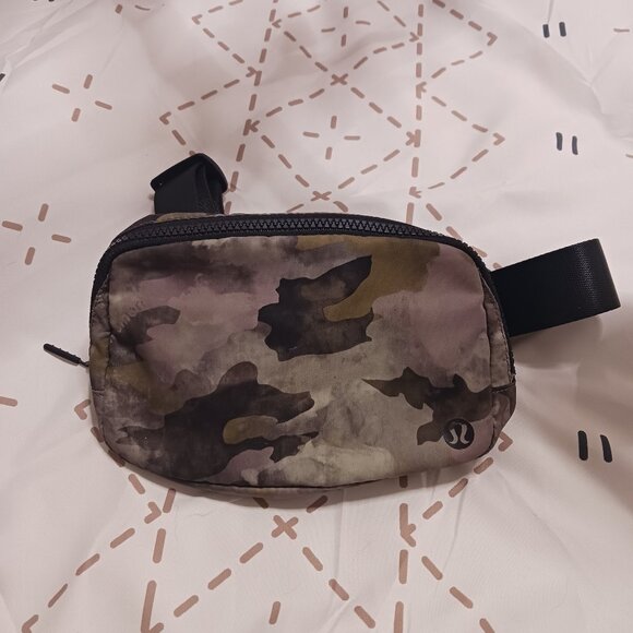 Lululemon Belt Bag - Picture 1 of 11